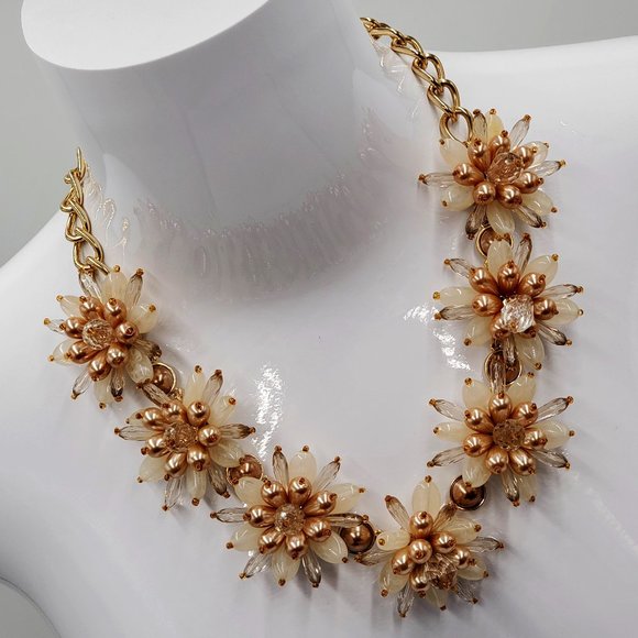 Banana Republic Flower Bib Necklace - Picture 16 of 16